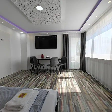 Apartment Modern Neuburg Us - Neu - 2 Zimmer, Komfort, Ausgestattet, Smart Tv, Wi-fi *