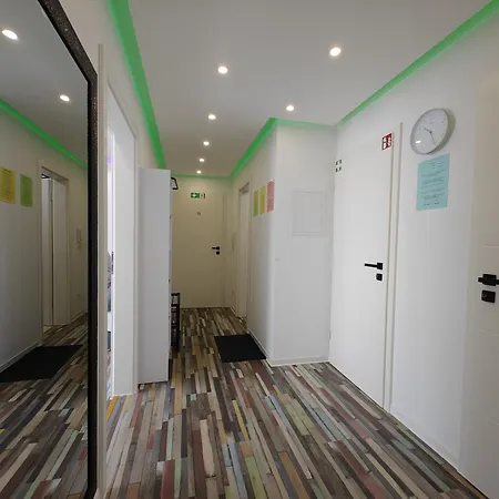 Modern Neuburg Us - Neu - 2 Zimmer, Komfort, Ausgestattet, Smart Tv, Wi-fi Apartment *