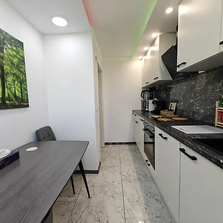 Modern Neuburg Us - Neu - 2 Zimmer, Komfort, Ausgestattet, Smart Tv, Wi-fi *